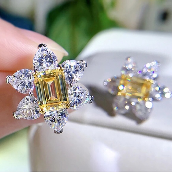 Beautiful Yellow & Silver Zircon Flower Earrings - Picture 9 of 10